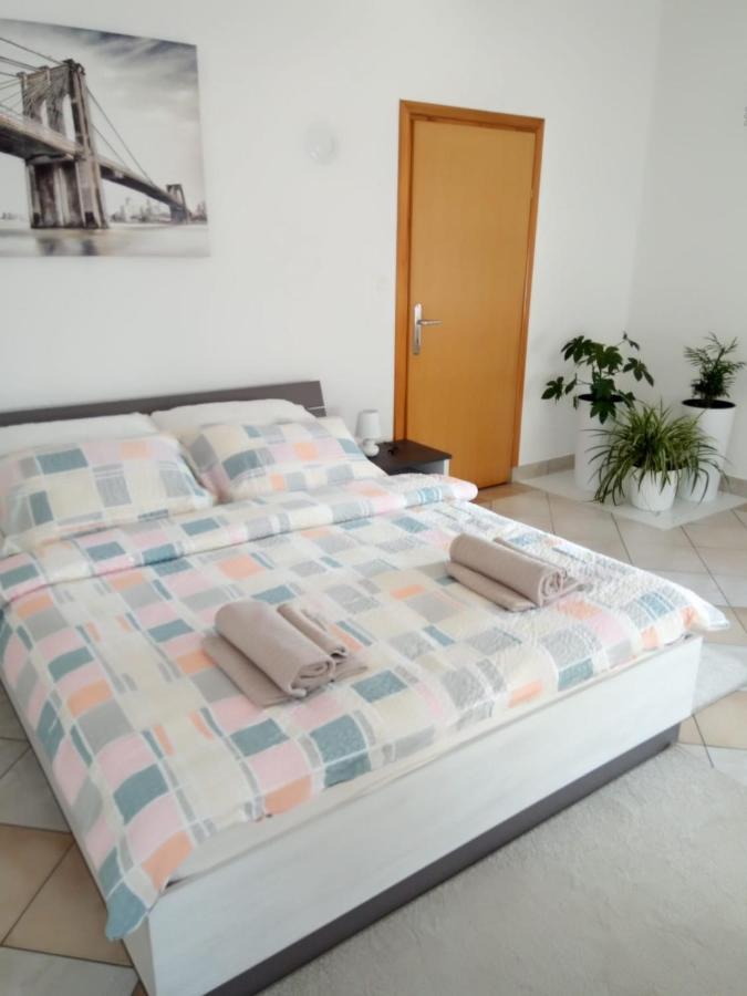 Studio Apartman Kika Otočac Exterior foto